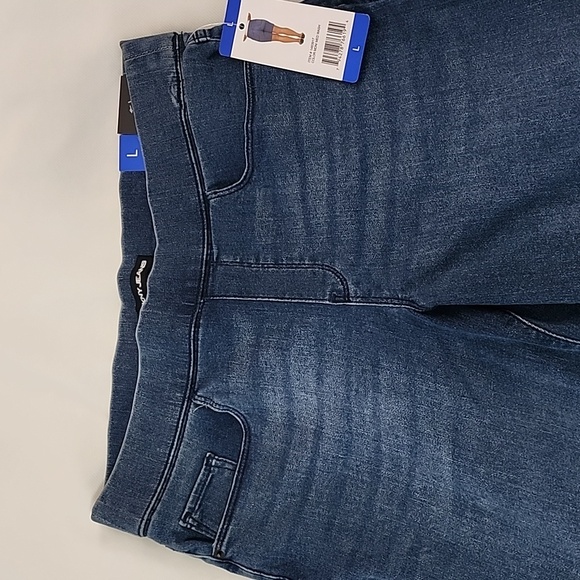 DKNY Jeans women's Short Size: L - Picture 3 of 17